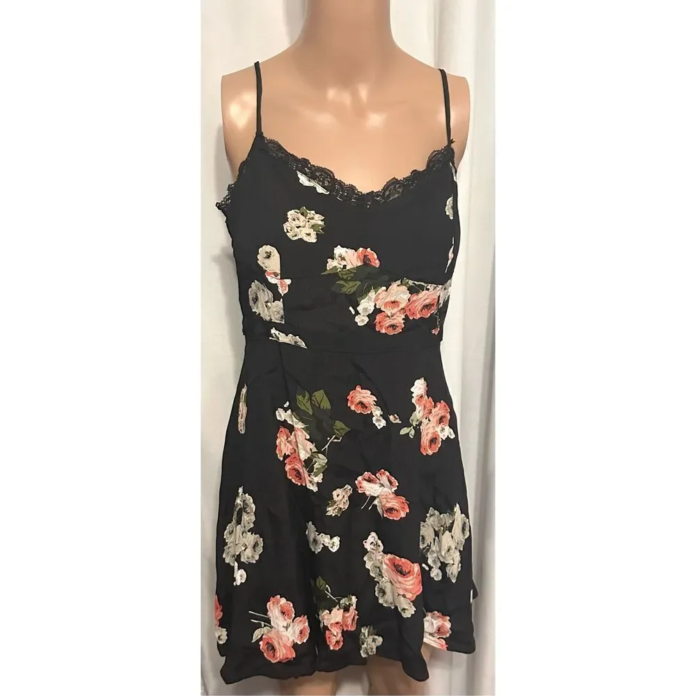 NEW WITH TAGS NWT MINKPINK moonflower dress size medium super cute for any occas